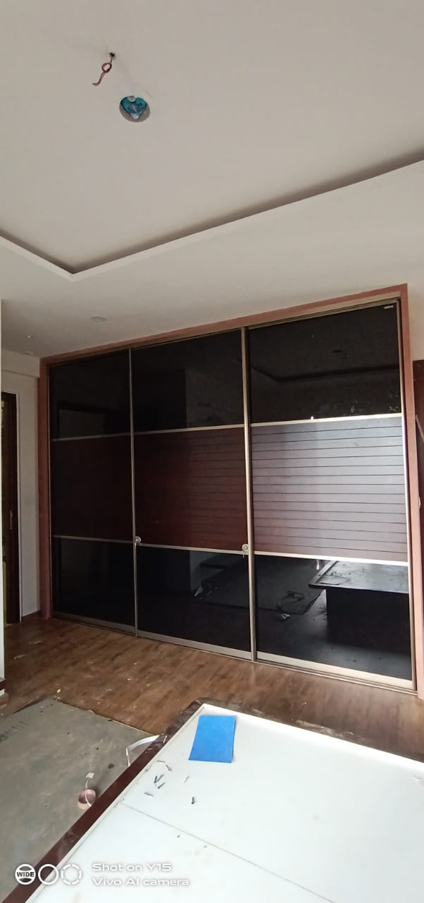 top-lacquer-glass-wardrobes-designs-dealers-manufacturers-in-noida-greater-noida-india